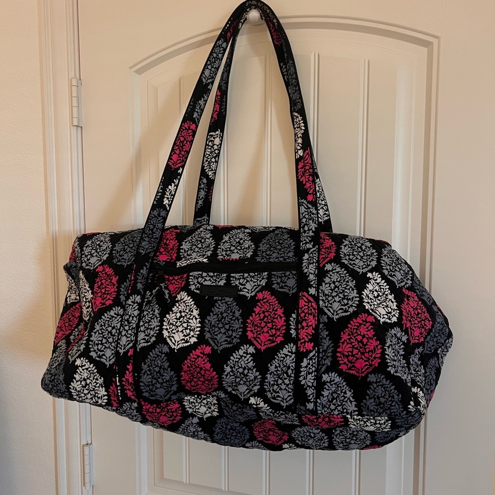 VERA BRADLEY DUFFLE BAG